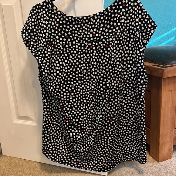 Elle XXL polka dots and heart sleeveless shirt. - Picture 3 of 3